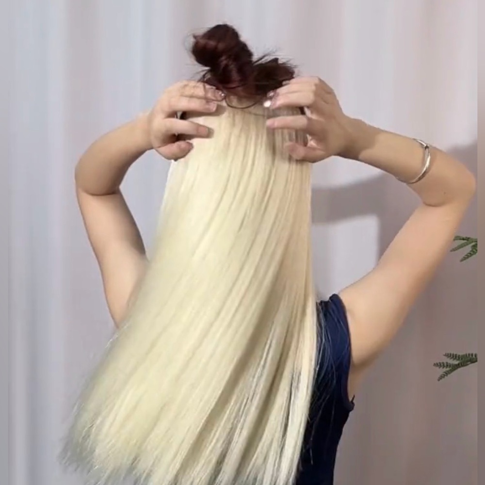 22” Synthetic Clip-In Hair Extensions Platinum Blonde Straight Full Set - Picture 7 of 7